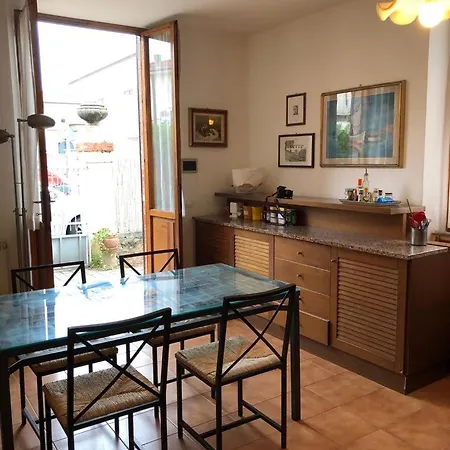 Villino Viviana In Marina Di Pietrasanta * Marina di Pietrasanta